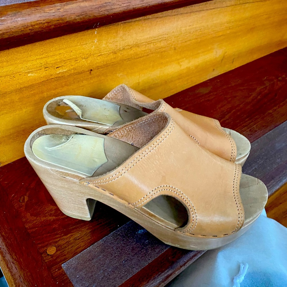 No 6 Summer Cut-out Rich Leather Clogs